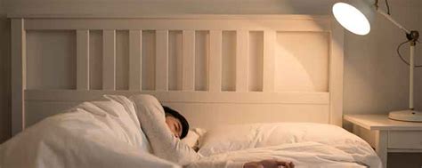 经常开灯睡觉有什么影响，女生睡觉长期不关灯的后果